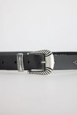 Cinturón tachuelas