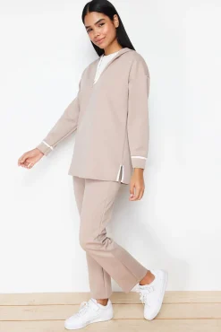 Conjunto cómodo sudadera capucha y pantalón