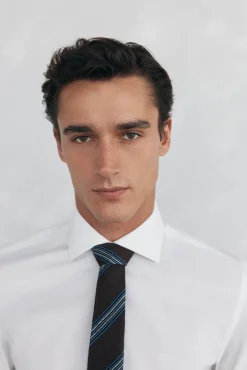 Conjunto de corbata, pantalón y camisa