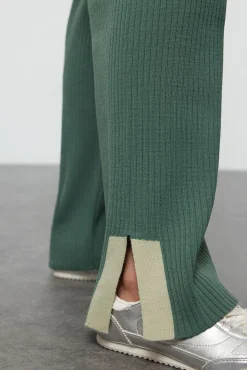 Conjunto pantalón y camiseta punto con ribetes