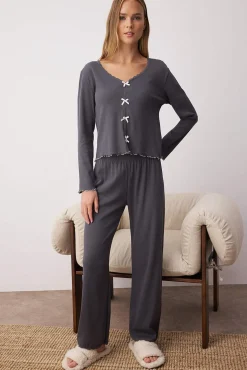 Conjunto pijama canalé detalle lazos