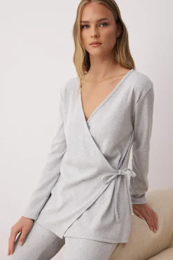 Conjunto pijama jaspeado cierre lazo gris
