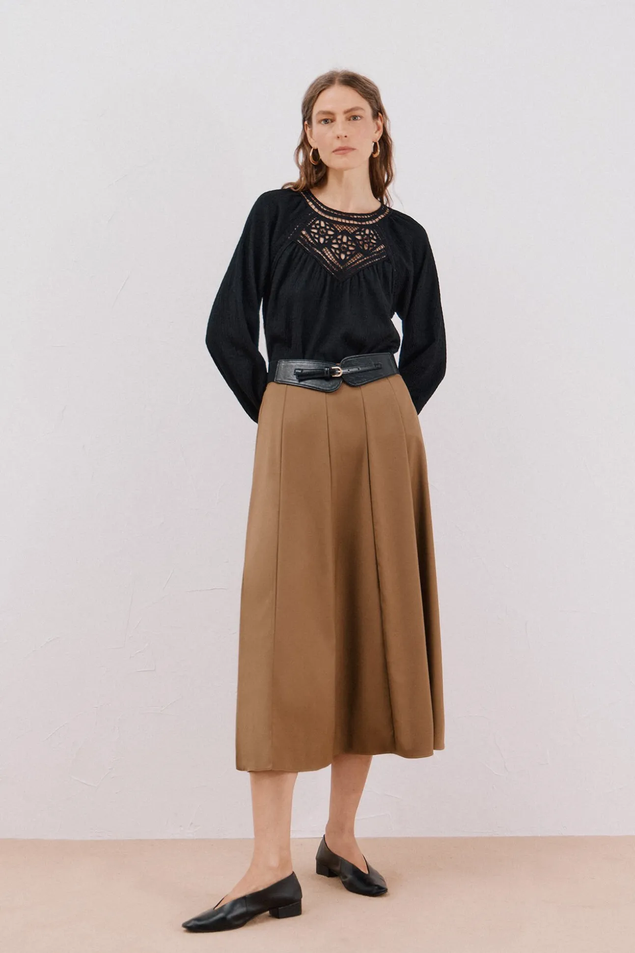 Falda larga cortes
