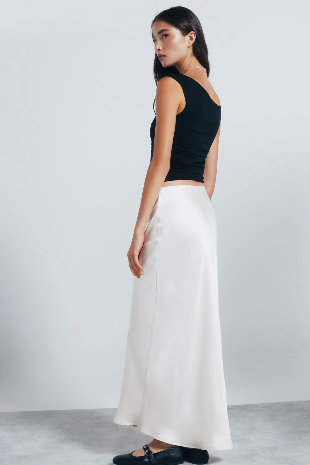 Falda midi satinada
