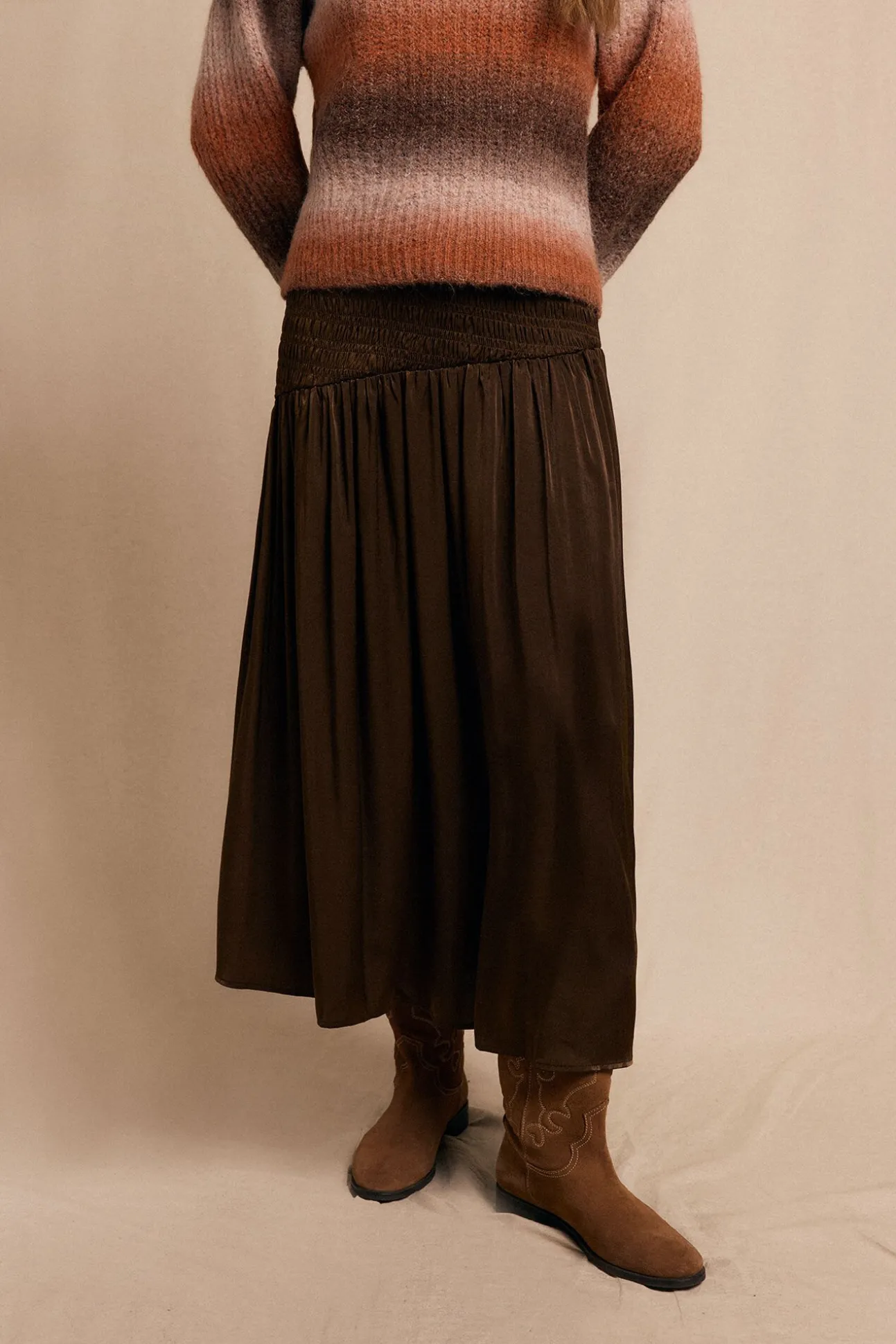 Falda midi satinada