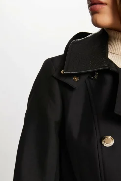 Gabardina con cuero sintético