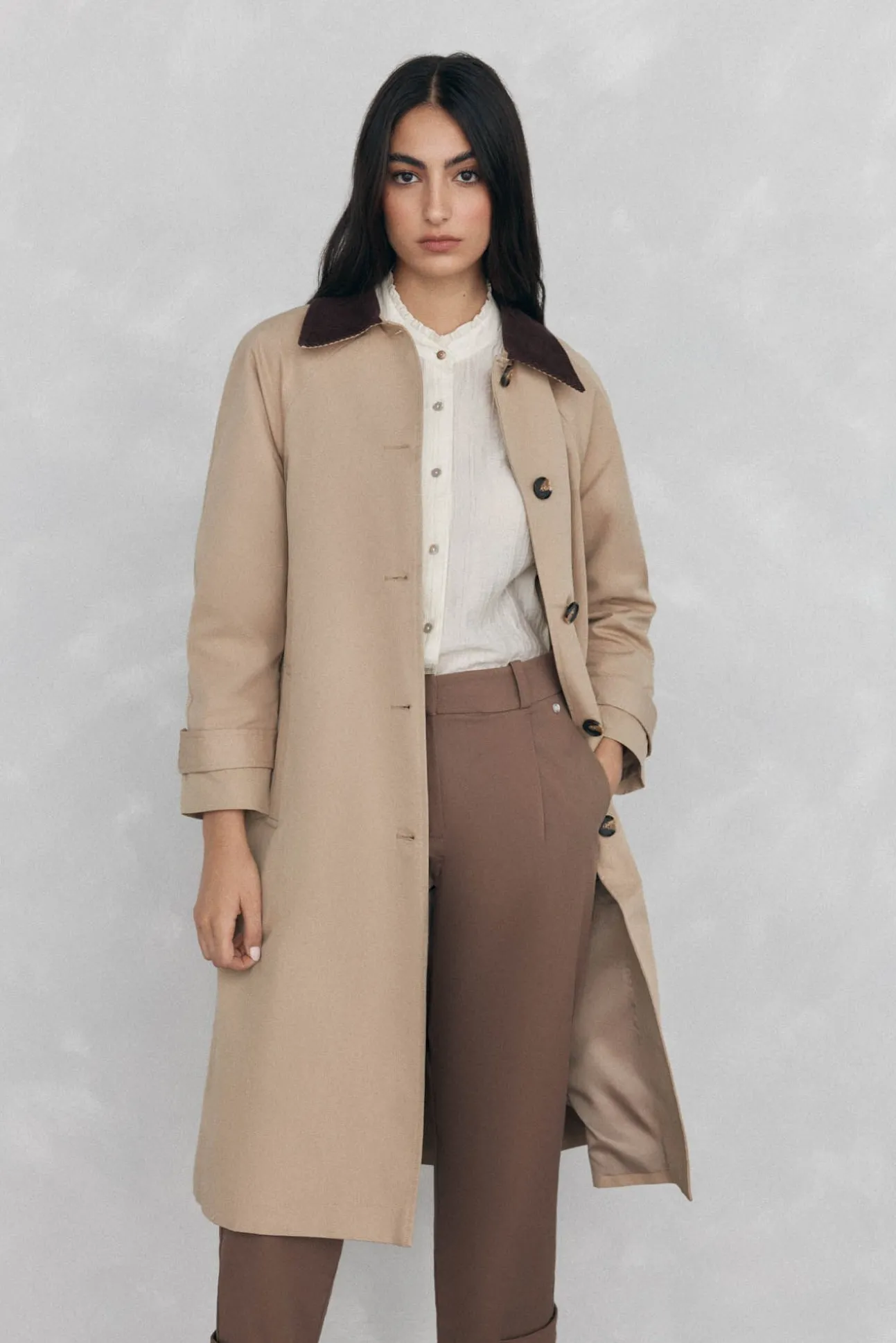 Gabardina larga cuello pana