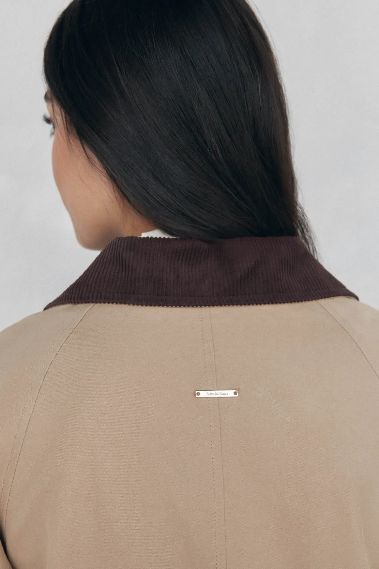 Gabardina larga cuello pana