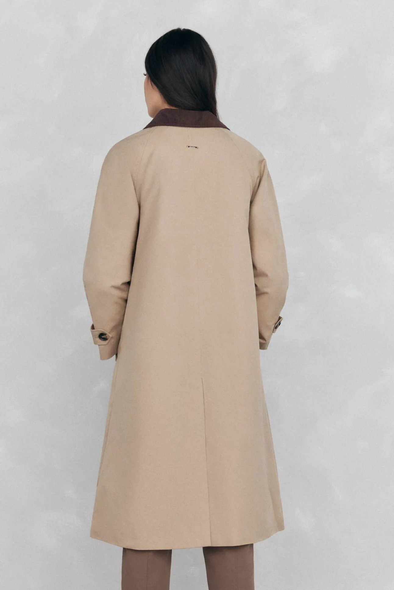Gabardina larga cuello pana