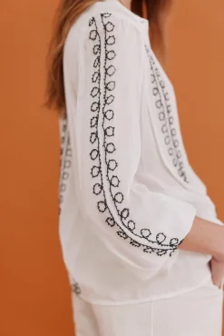 Gracia. Blusa bordada