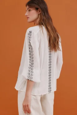 Gracia. Blusa bordada