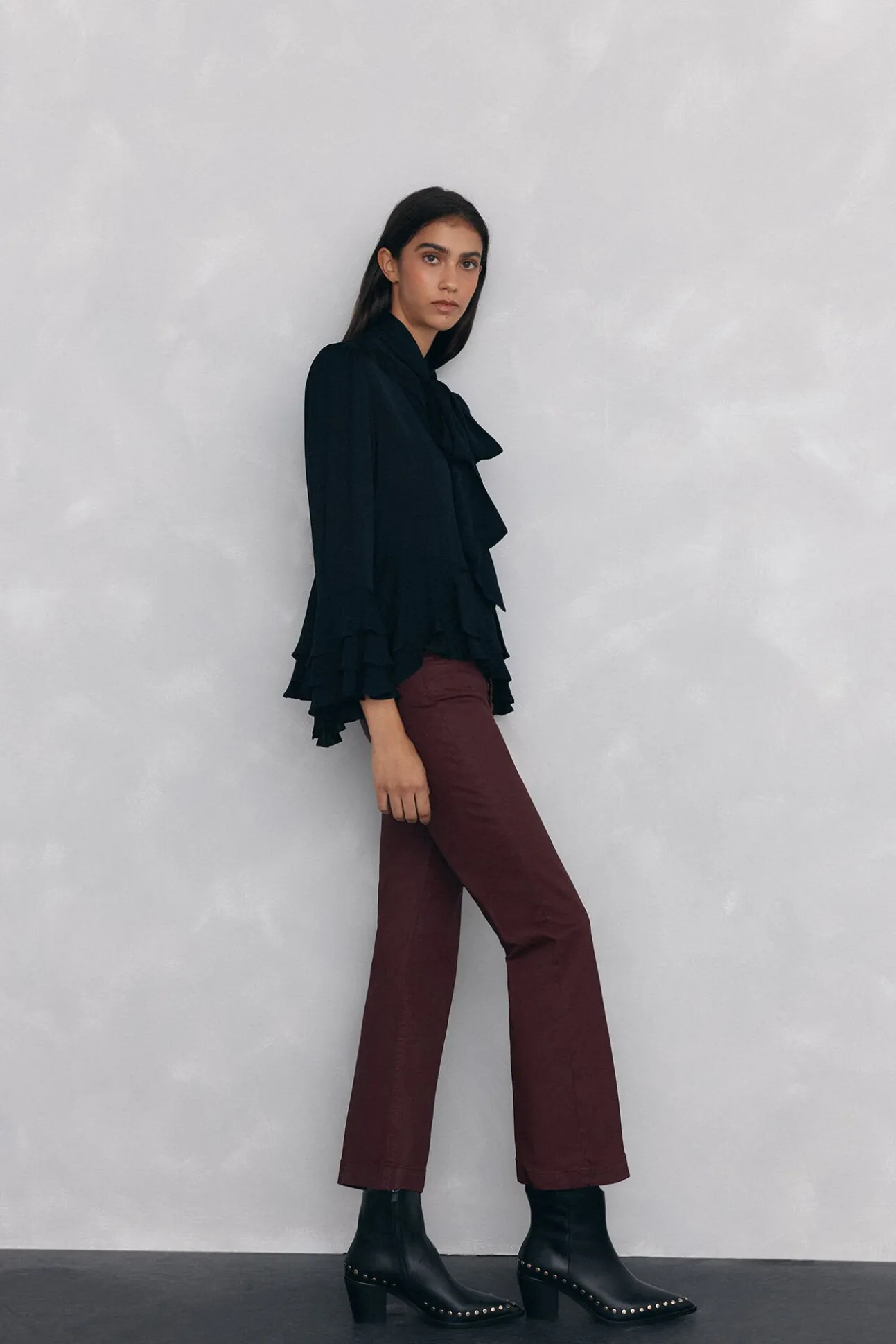 Jeans efecto cuero flare cropped basic