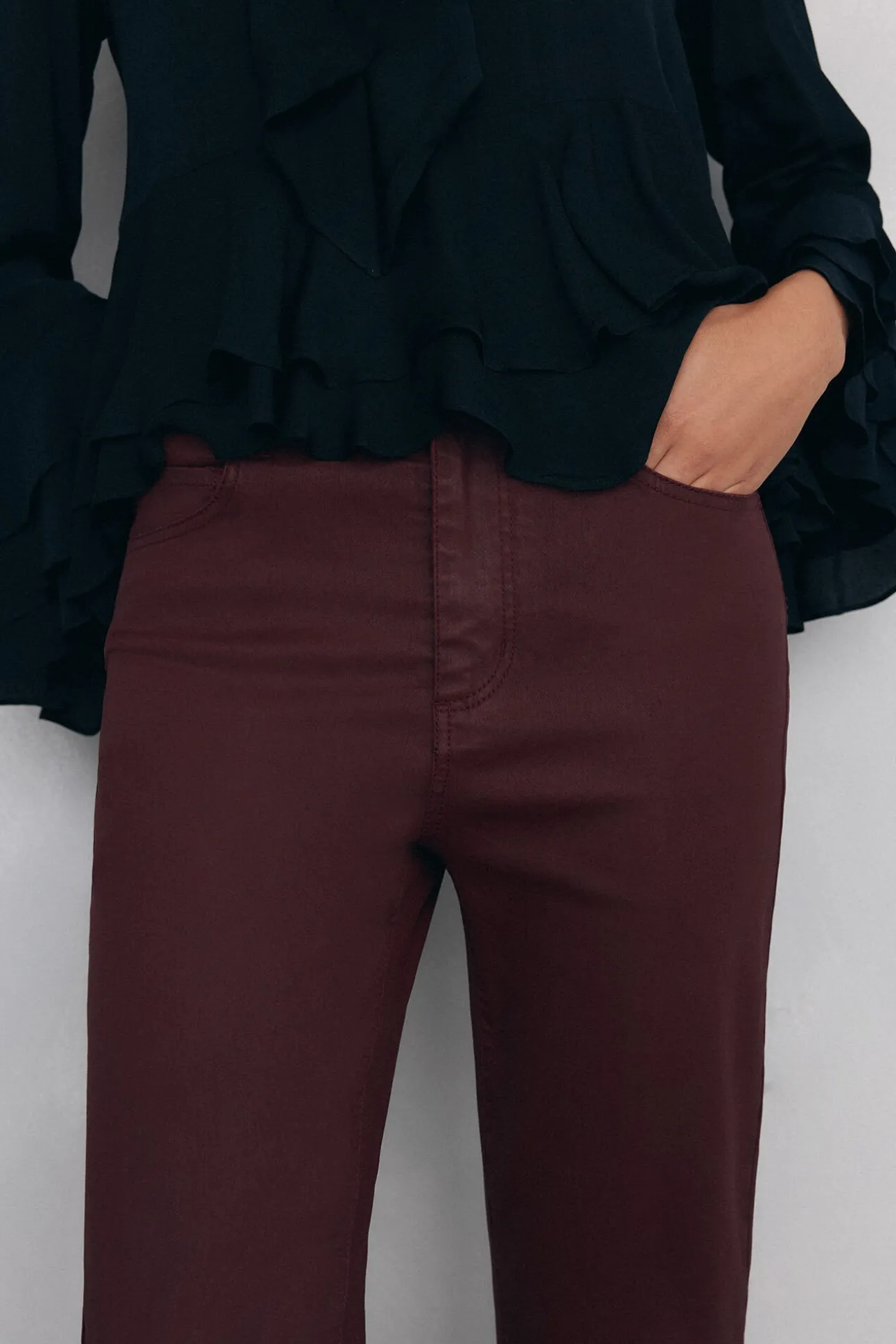 Jeans efecto cuero flare cropped basic