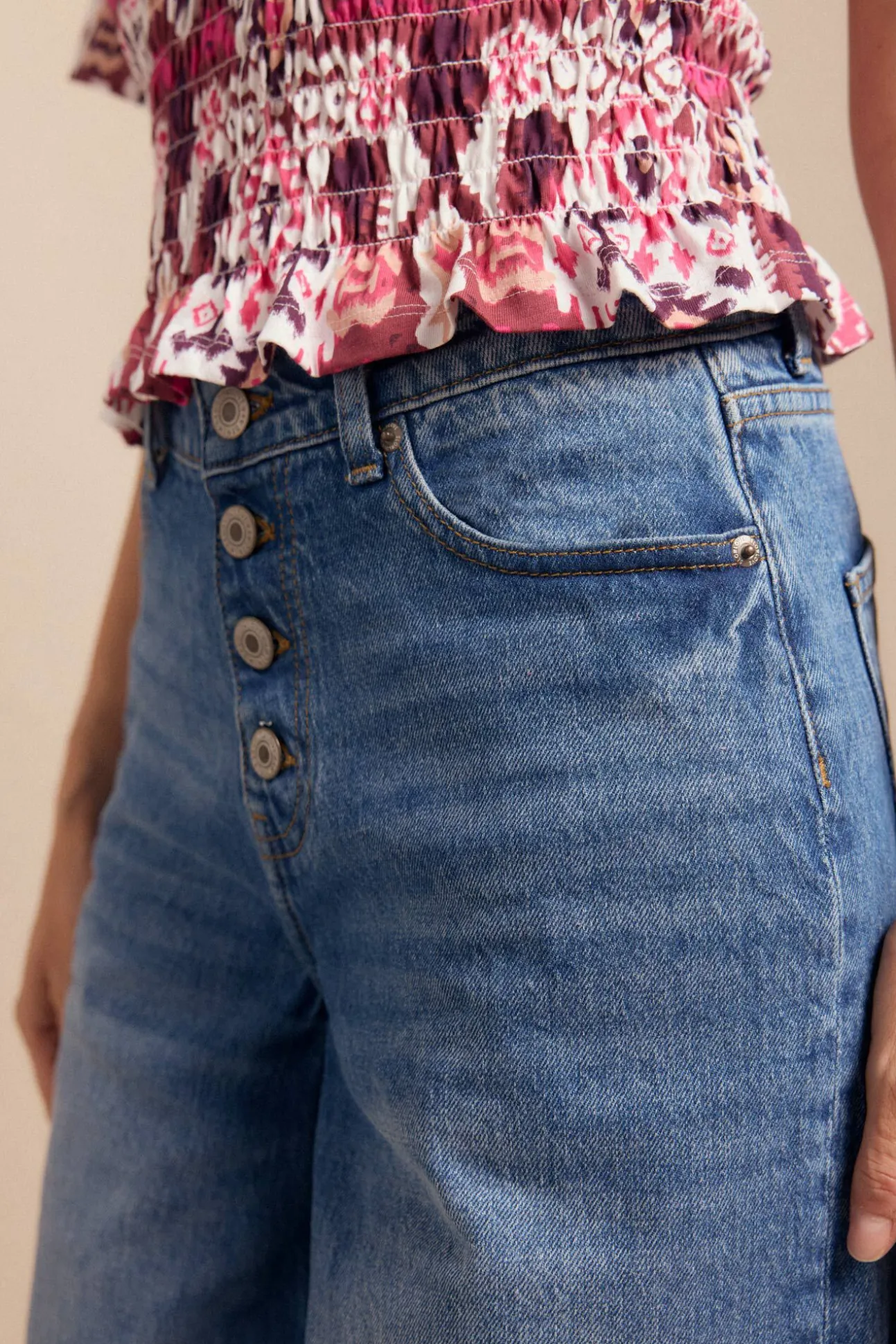 Jeans wide buttons