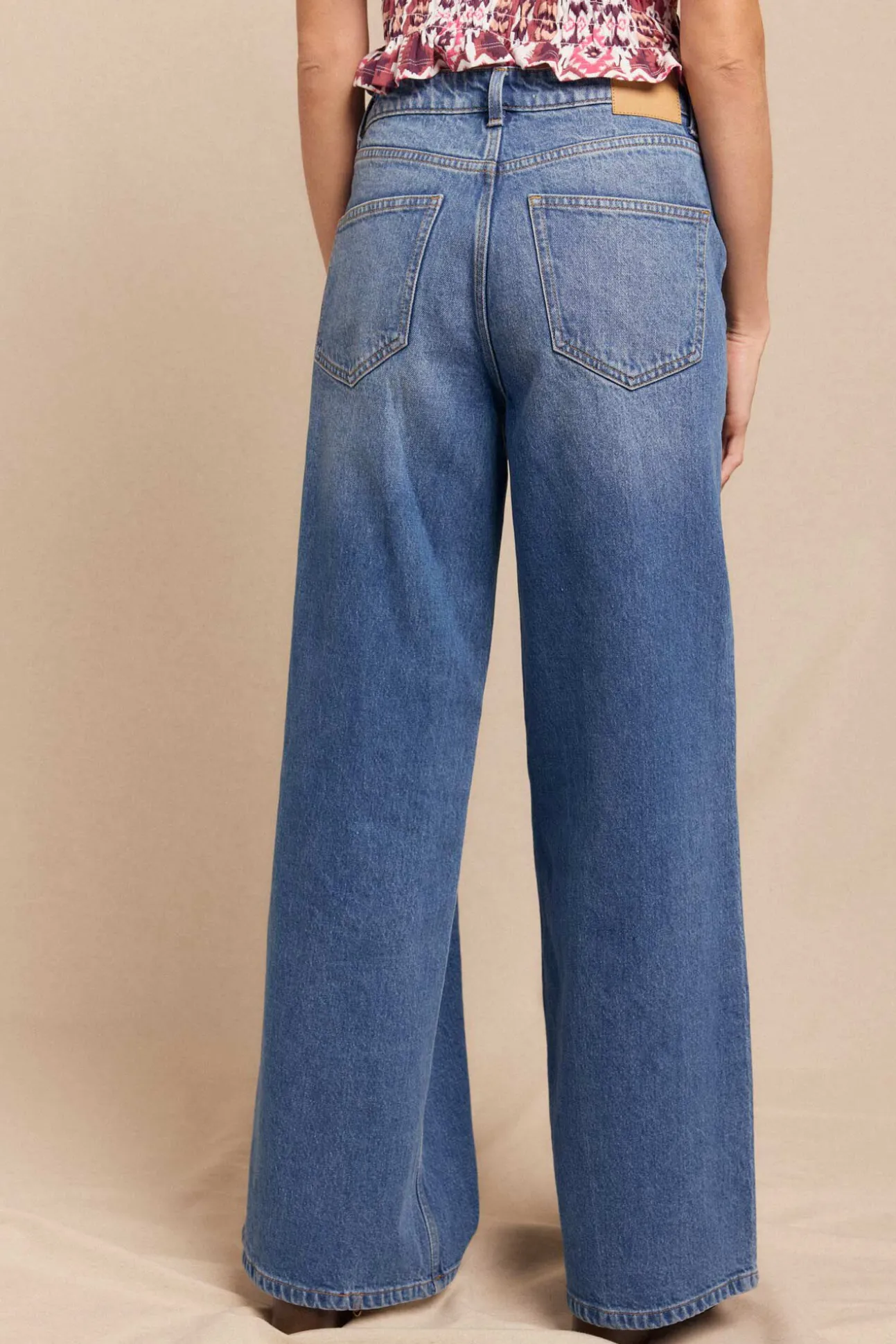 Jeans wide buttons