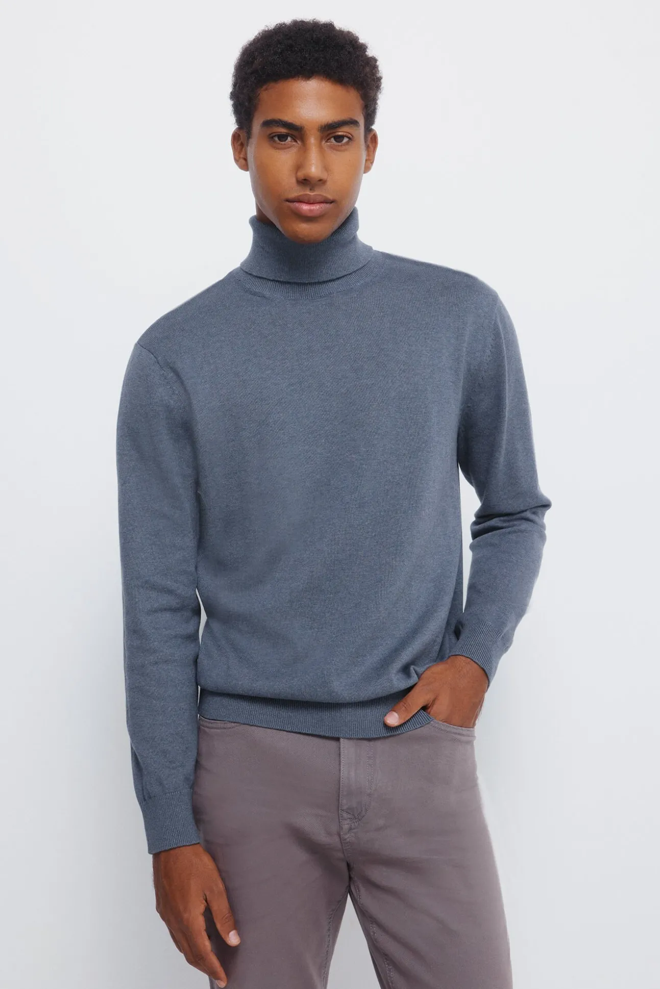 Jersey básico cuello alto