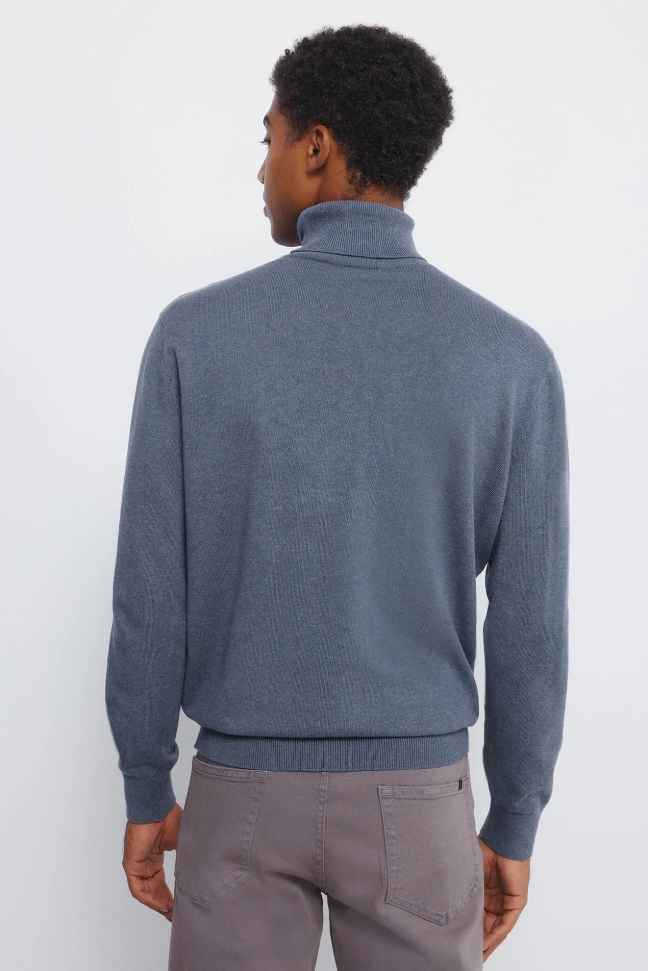 Jersey básico cuello alto