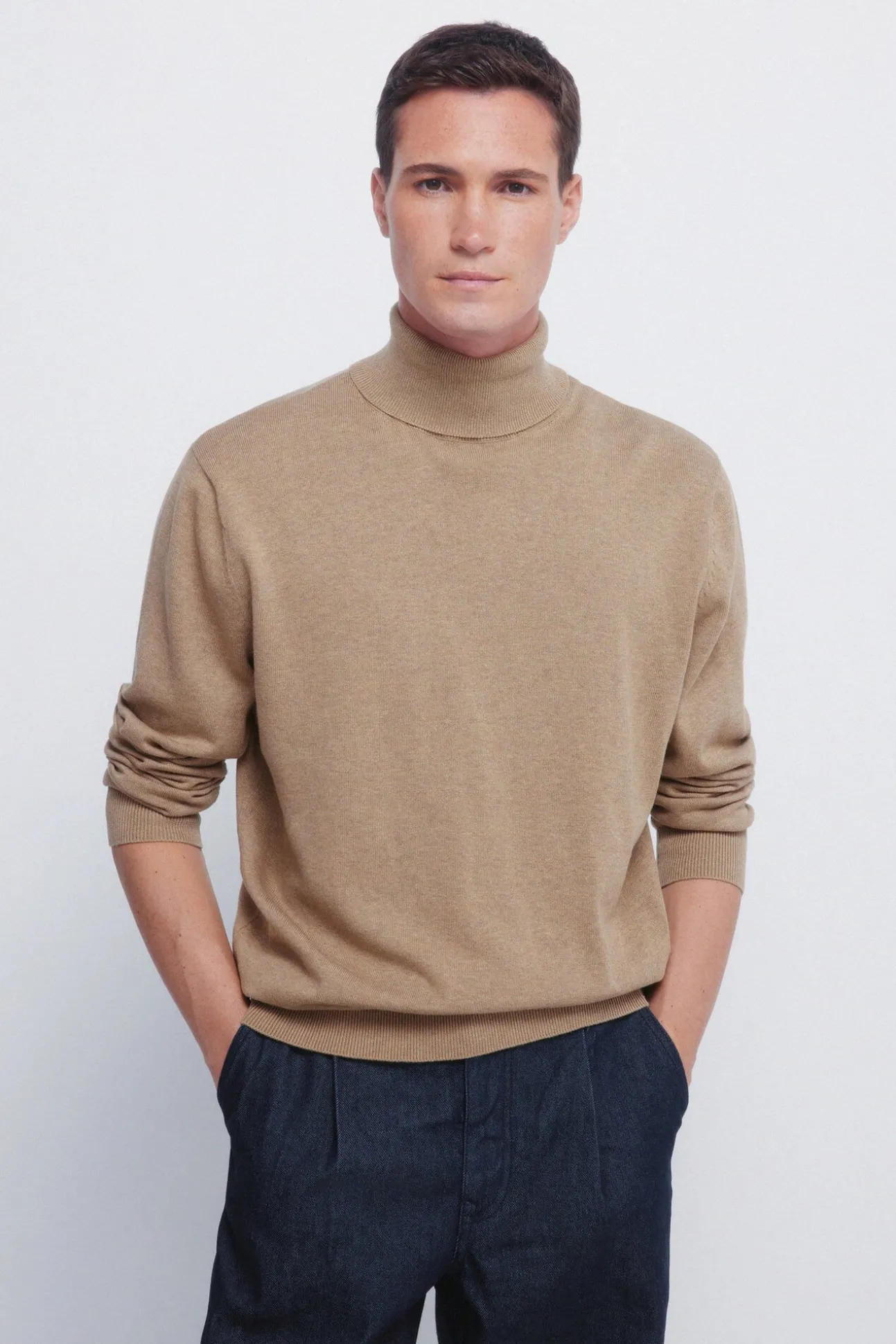 Jersey básico cuello alto