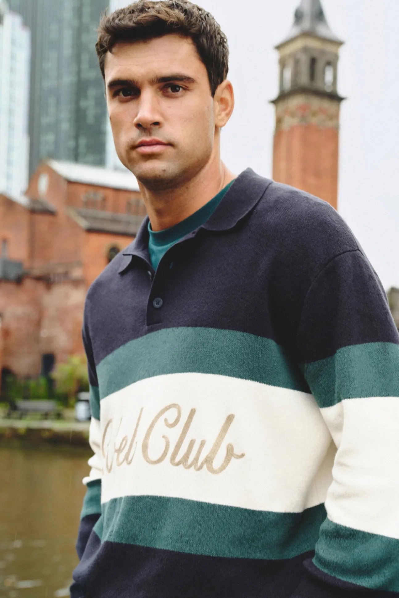 Jersey cuello polo texto bordado
