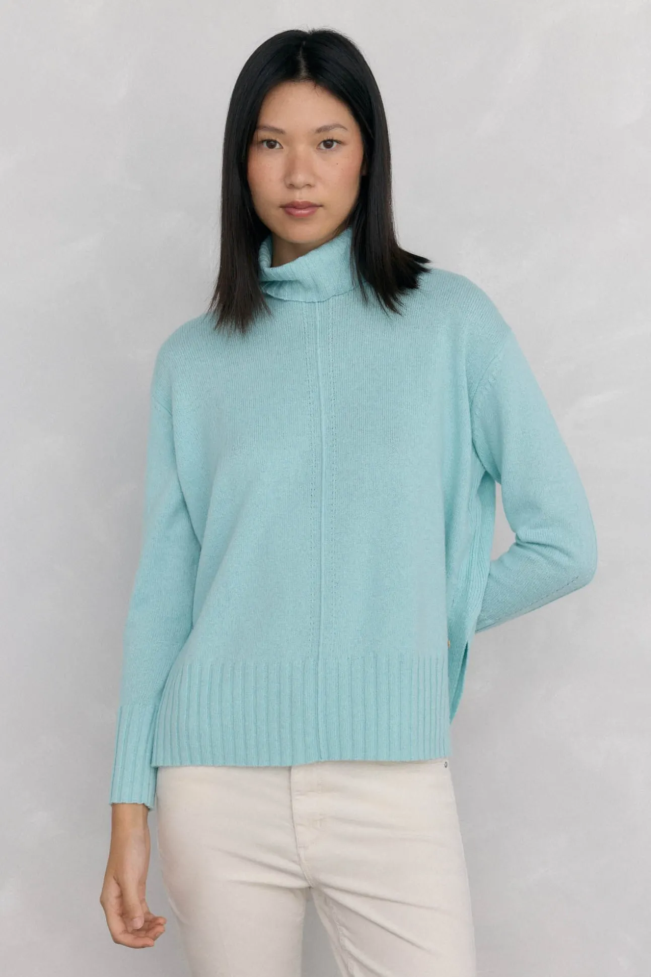 Jersey lana cuello cisne costura central