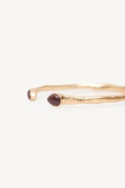 Leslie. Brazalete piedra bañado en oro