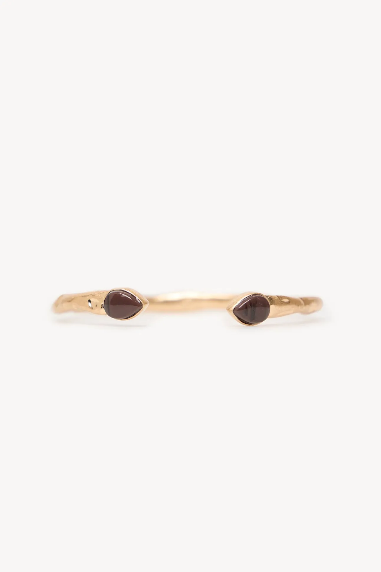 Leslie. Brazalete piedra bañado en oro
