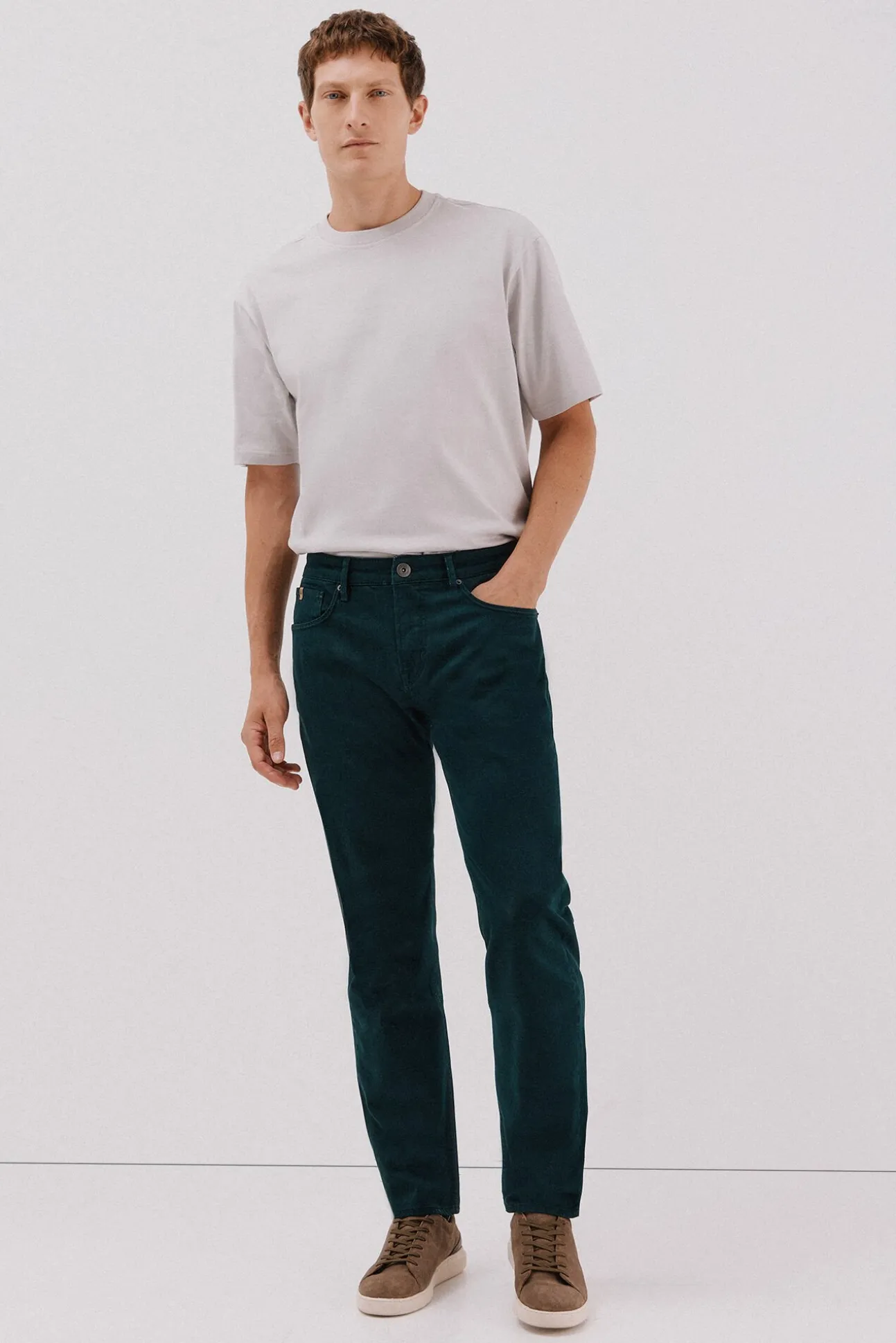 Pantalón 5 bolsillos color regular fit