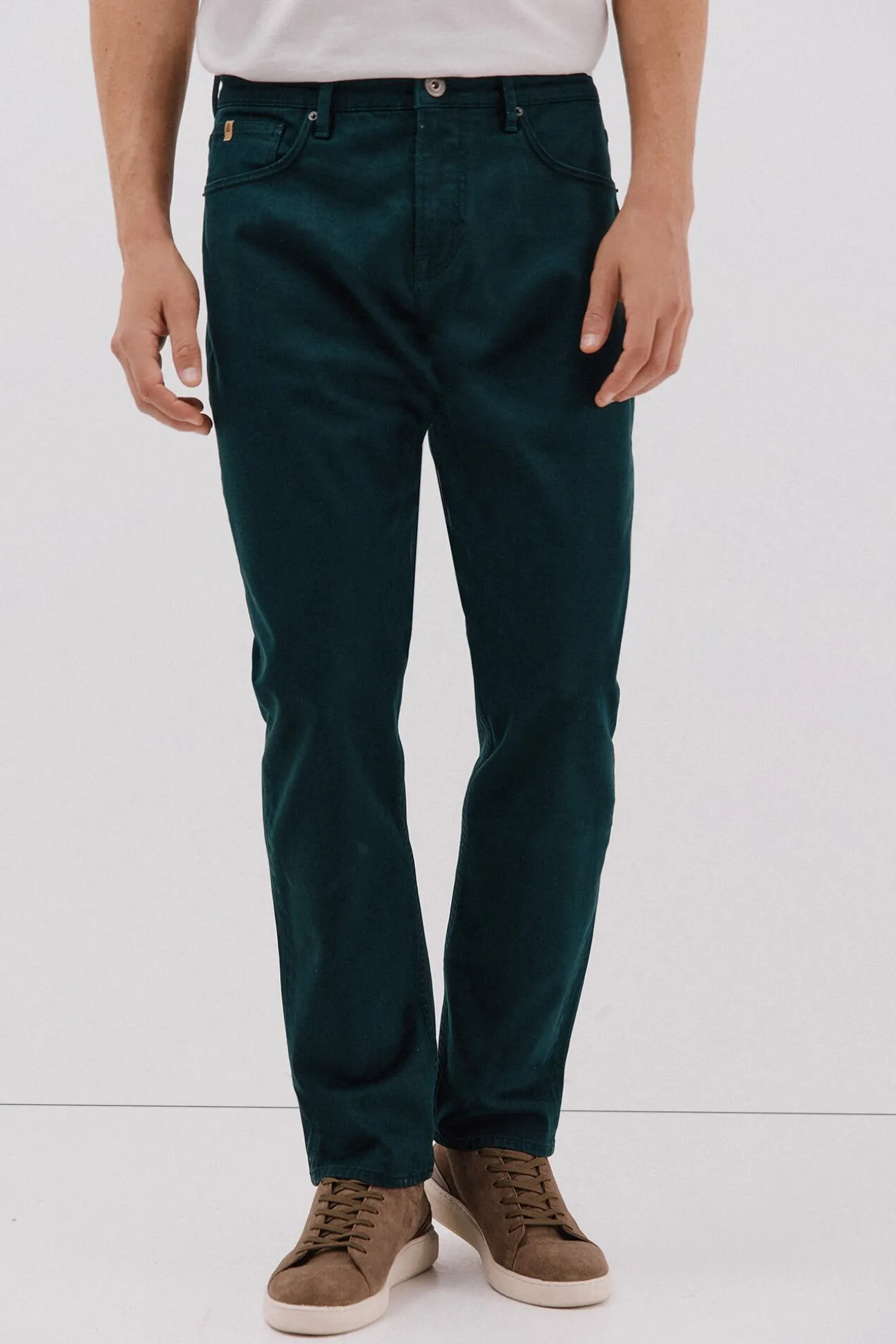 Pantalón 5 bolsillos color regular fit