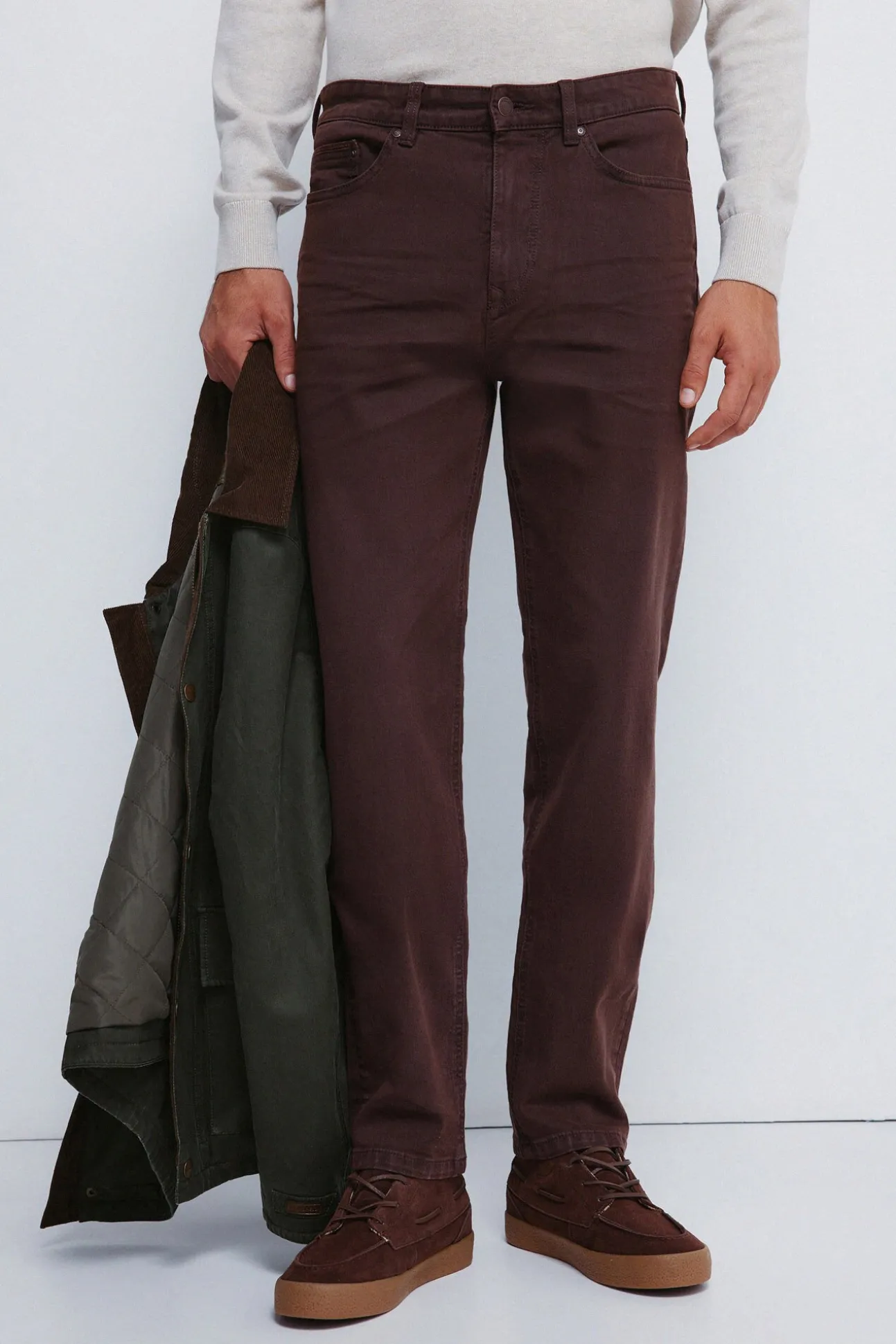 Pantalón 5 bolsillos color slim fit
