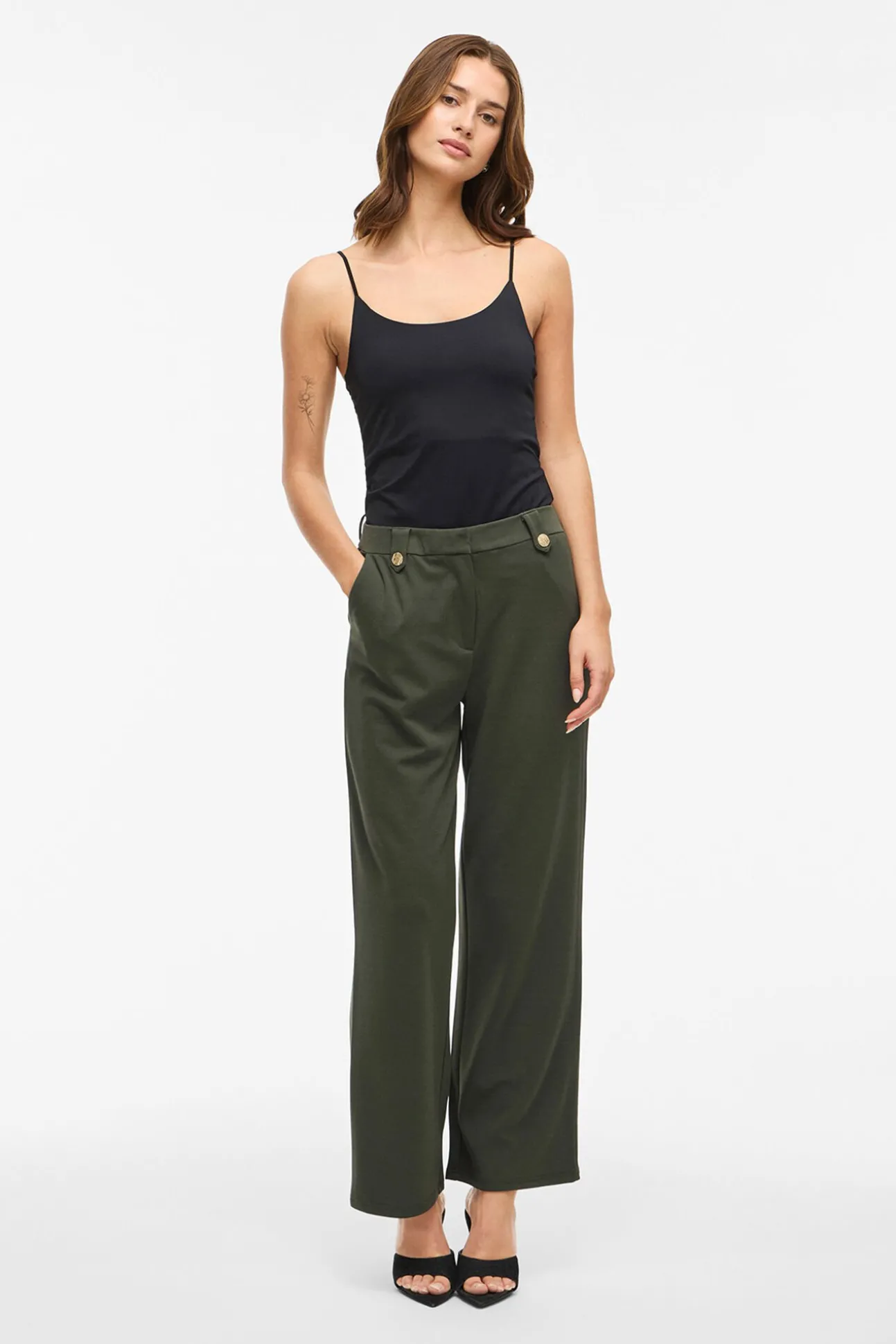 Pantalón ancho con botones