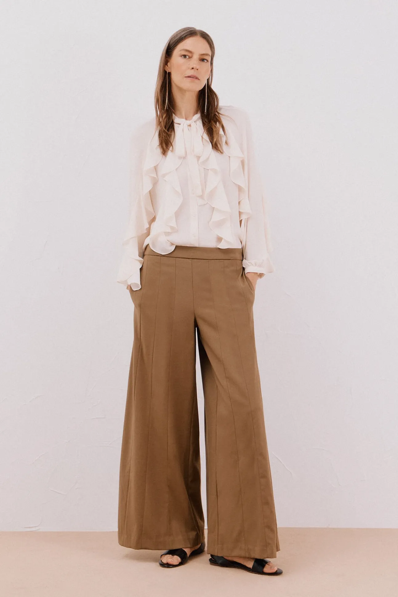 Pantalón ancho cortes