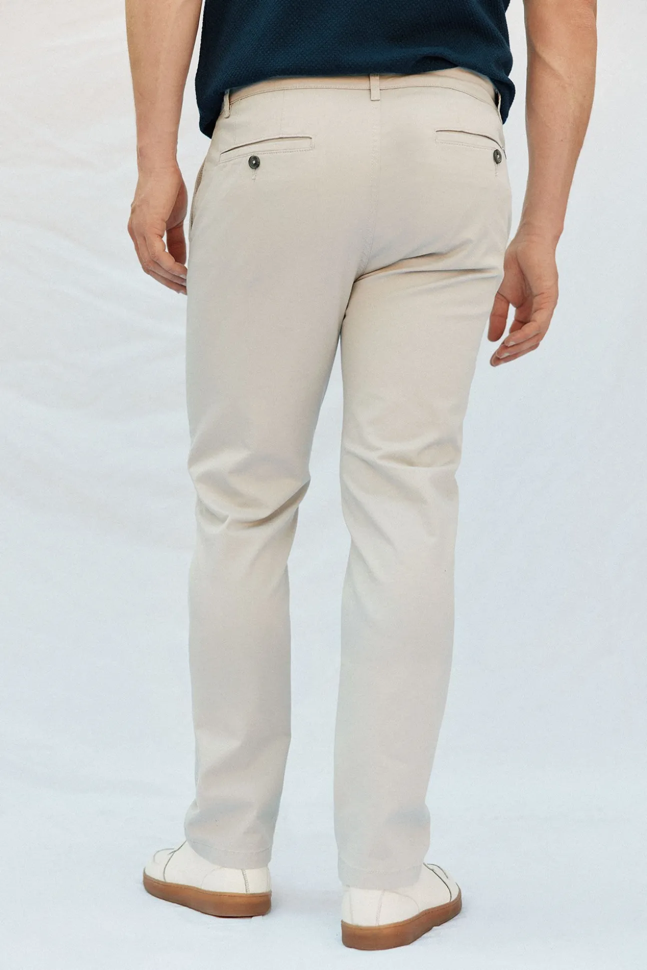 Pantalón chino ligero regular fit