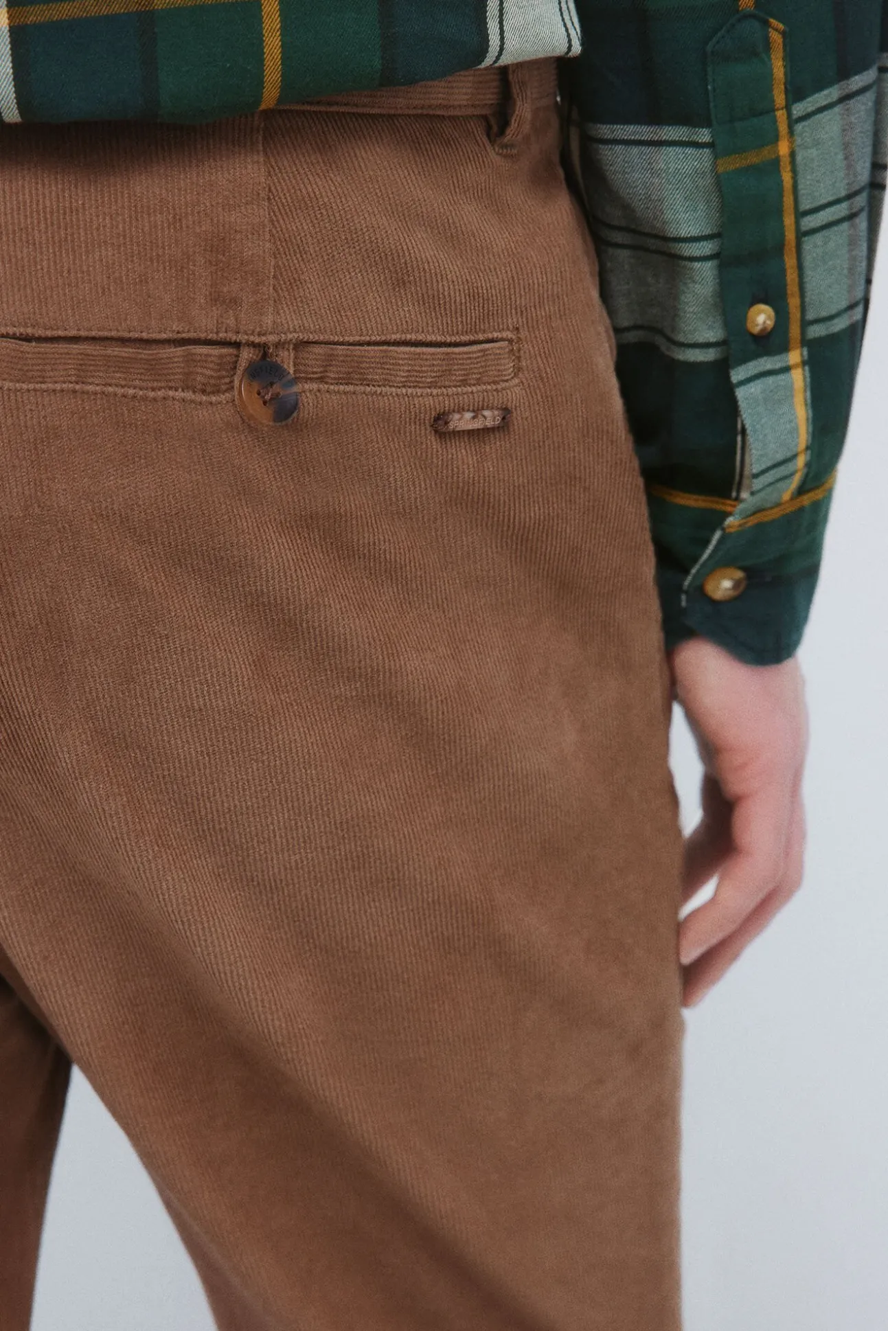 Pantalón chino micro pana slim fit