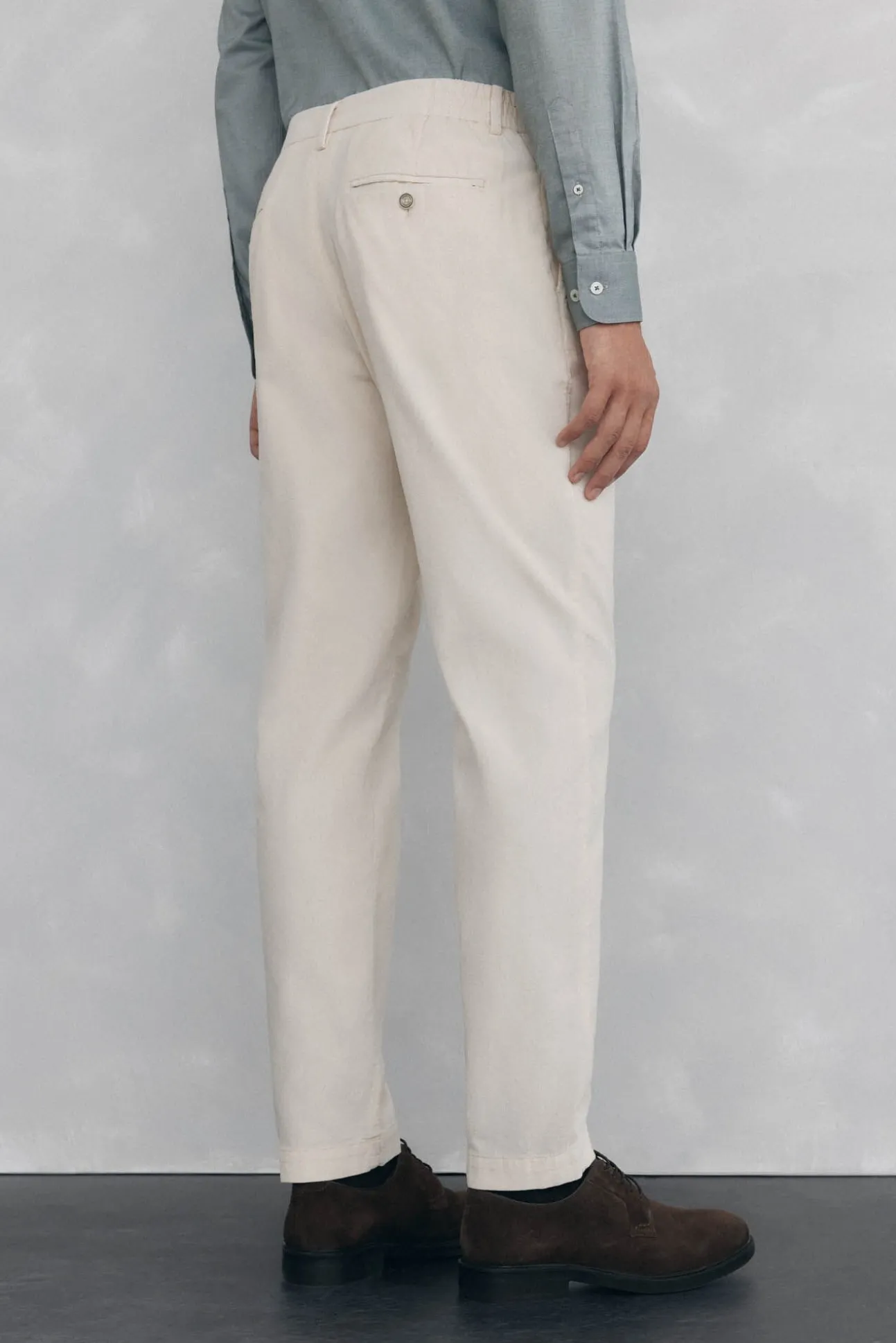 Pantalón chino pana ligera slim fit