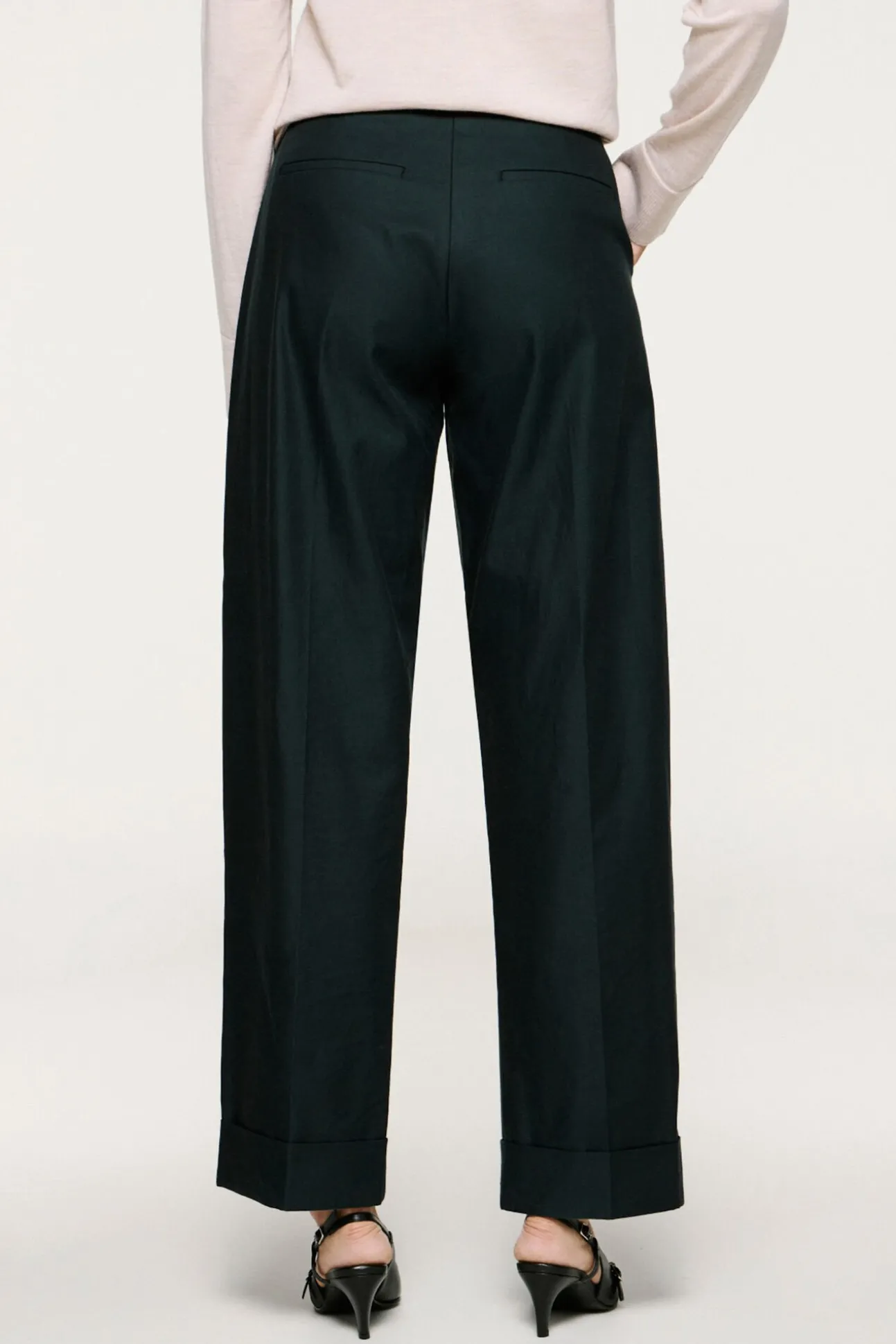 Pantalón chino pinzas.