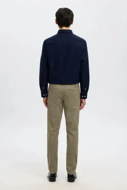 Pantalón chino Slim Fit confeccionado con algodón orgánico