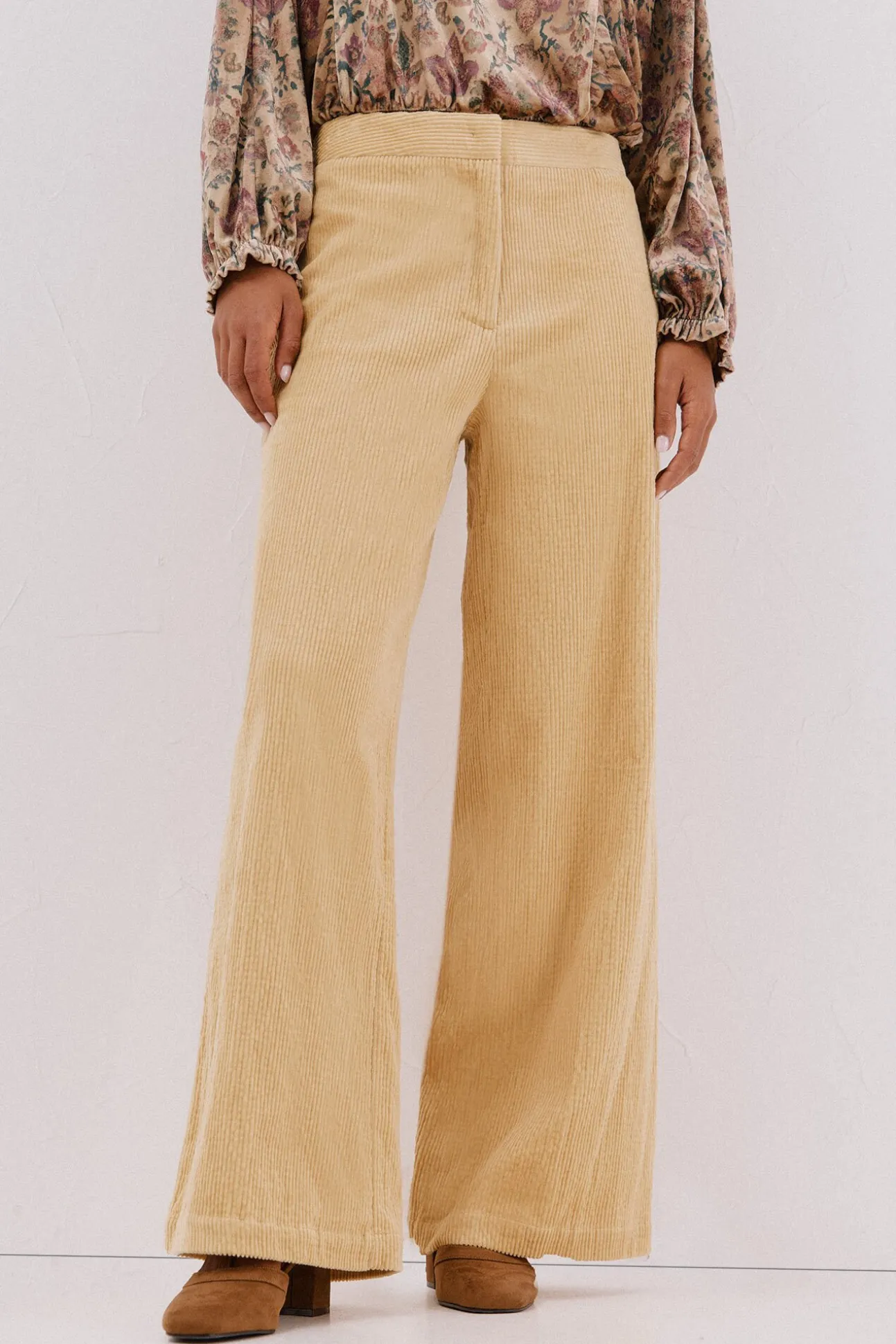 Pantalón de mujer ancho de pana