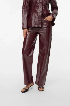 Pantalón encerado efecto brillo