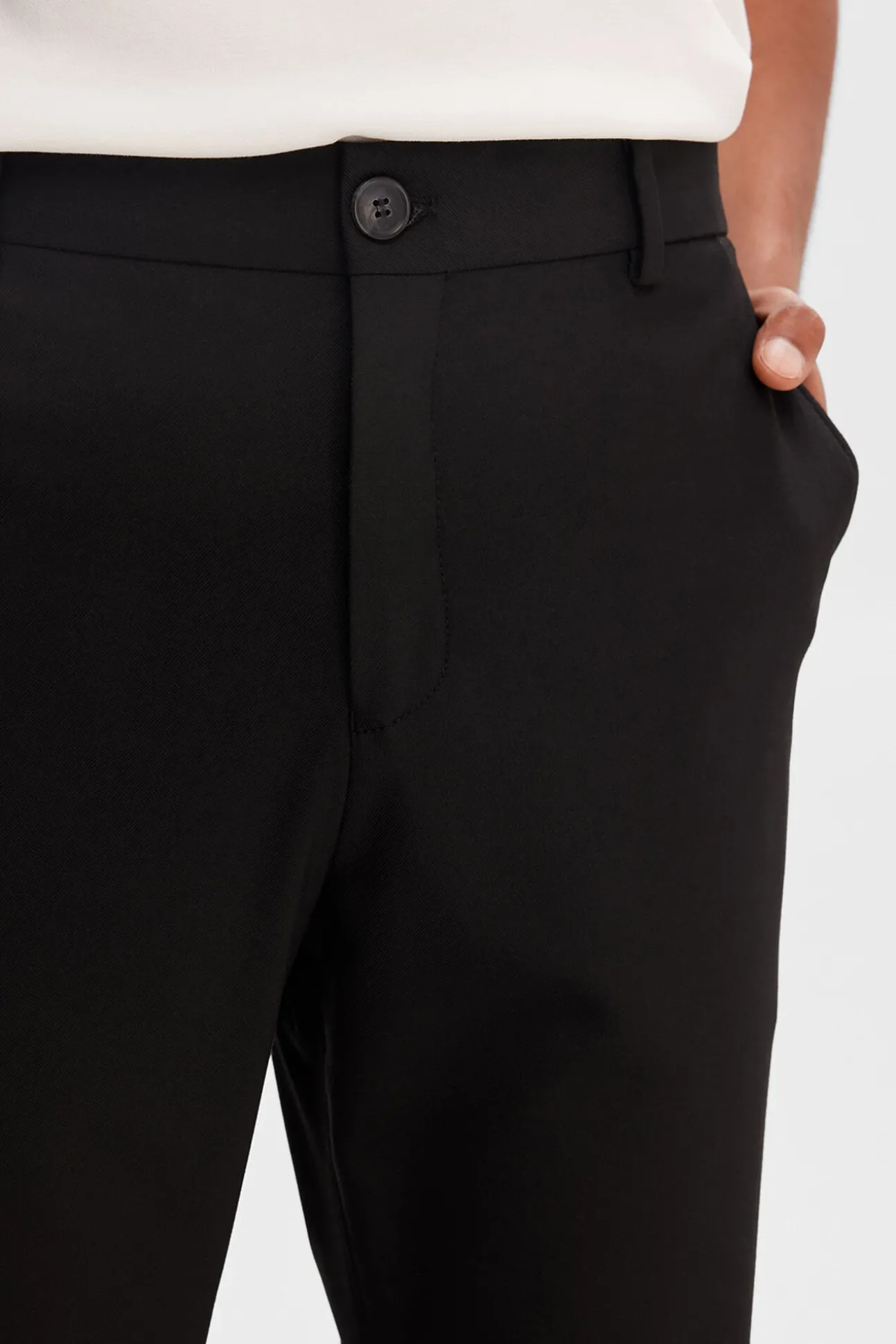 Pantalón formal slim fit.