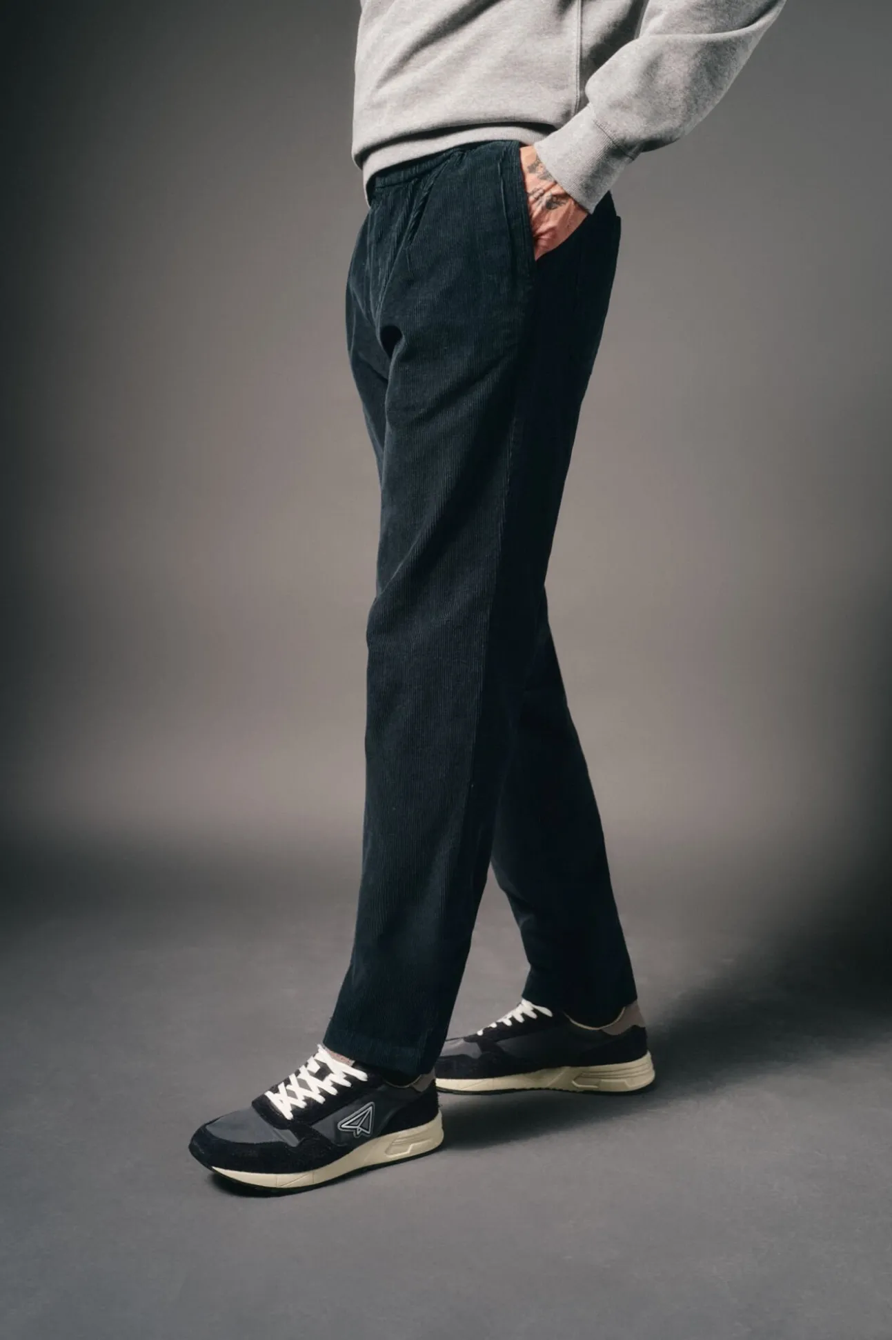 Pantalón pana con gomas