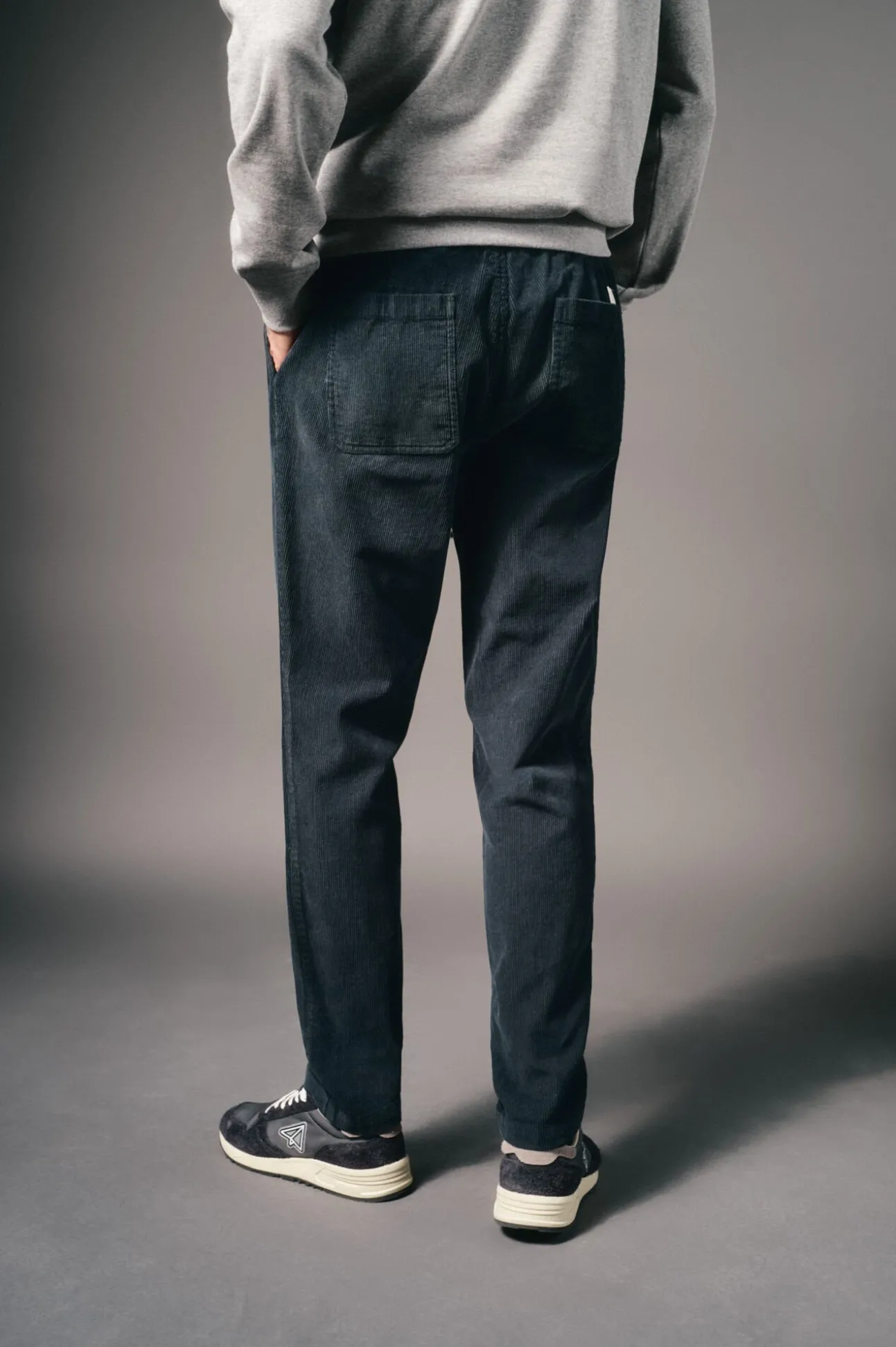 Pantalón pana con gomas
