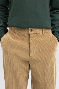 Pantalón pana fit relajado