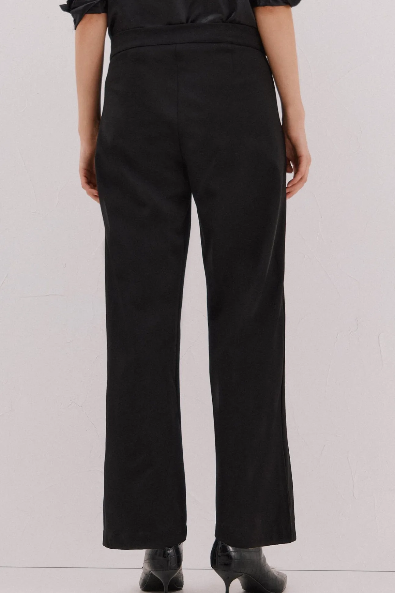 Pantalón punto roma espiga