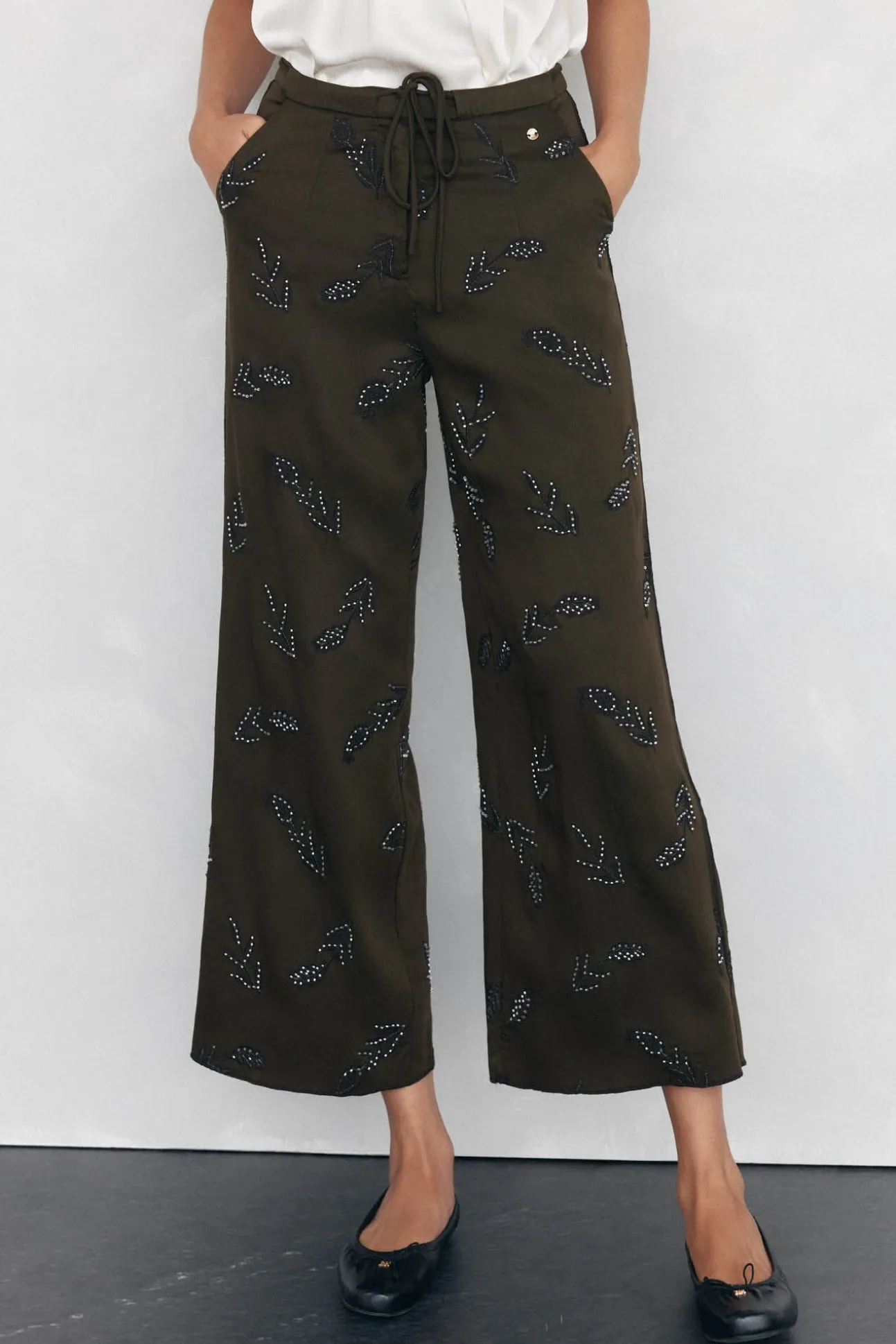 Pantalón recto bordado