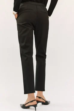 Pantalón recto con goma en la espalda