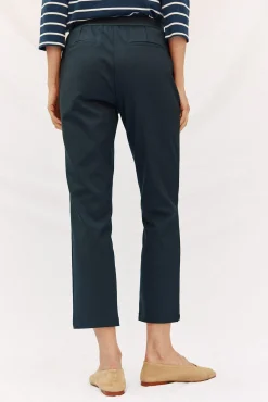 Pantalón recto con goma en la espalda