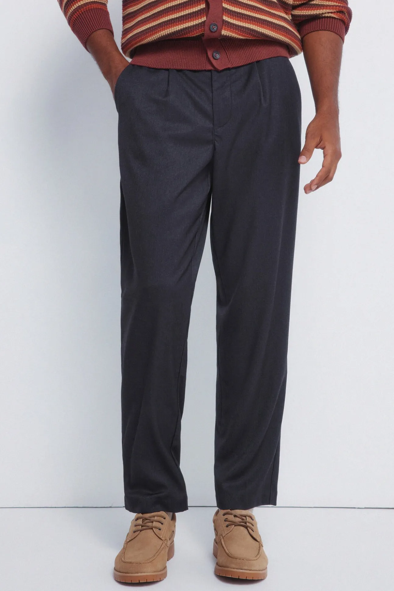 Pantalón recto pliegues wide straight fit