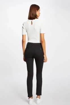 Pantalón slim talle estándar