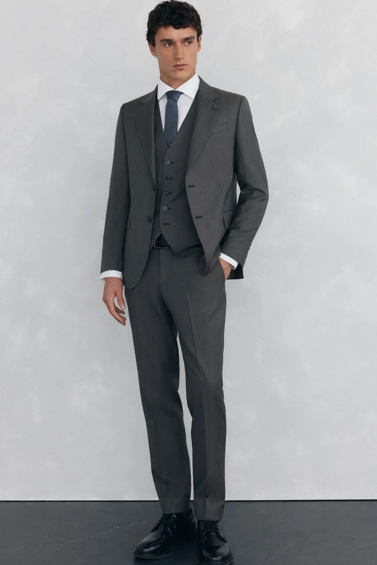 Pantalón tostado slim fit