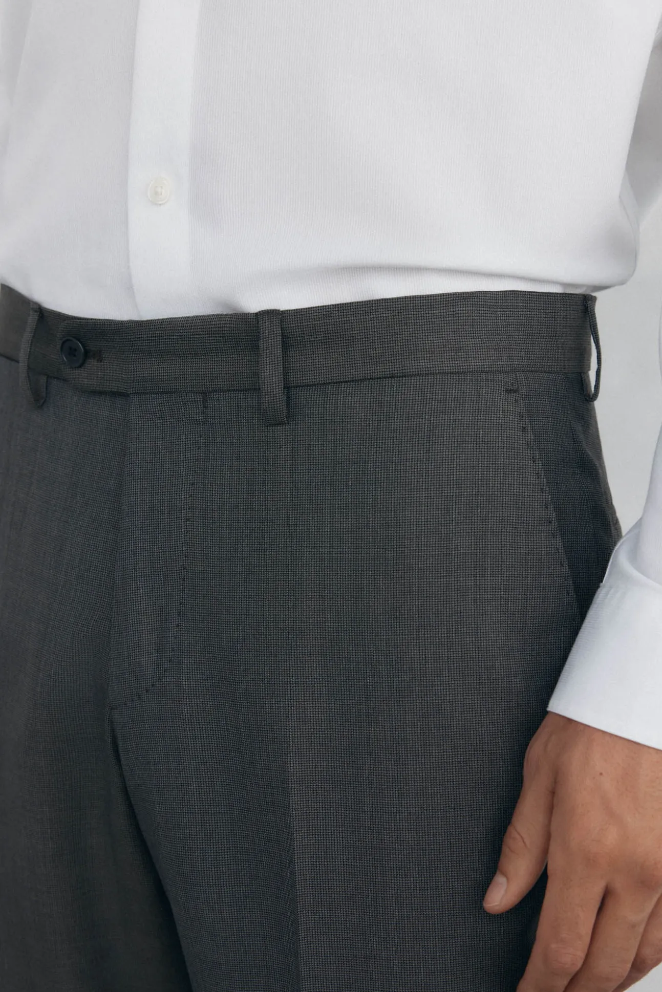 Pantalón tostado slim fit